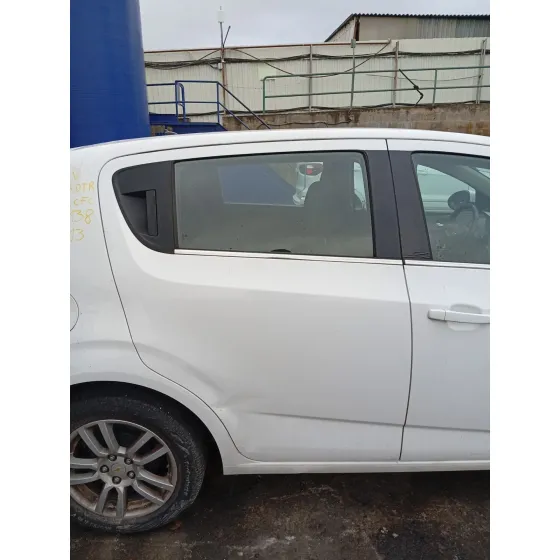 Puerta Trasera Derecha para Chevrolet Aveo Hatchback (T300)