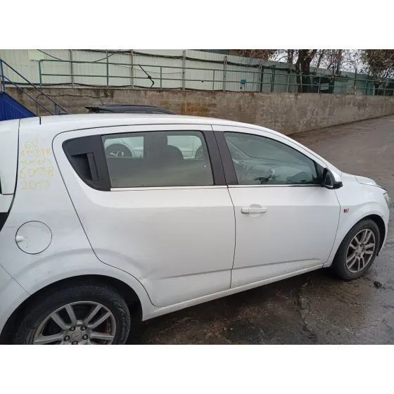 Puerta Trasera Derecha para Chevrolet Aveo Hatchback (T300)