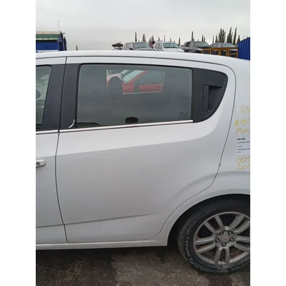 Puerta Trasera Izquierda para Chevrolet Aveo Hatchback (T300)