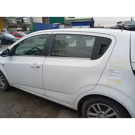 Puerta Trasera Izquierda para Chevrolet Aveo Hatchback (T300)