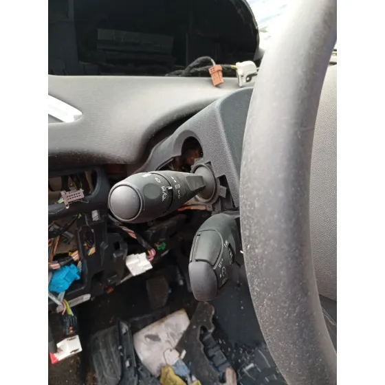 Com 2000 para Peugeot 208