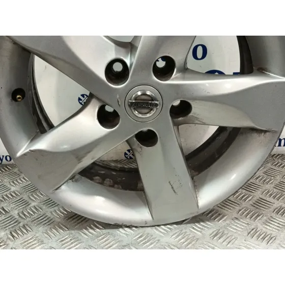 Llanta para Nissan Note (E11E)