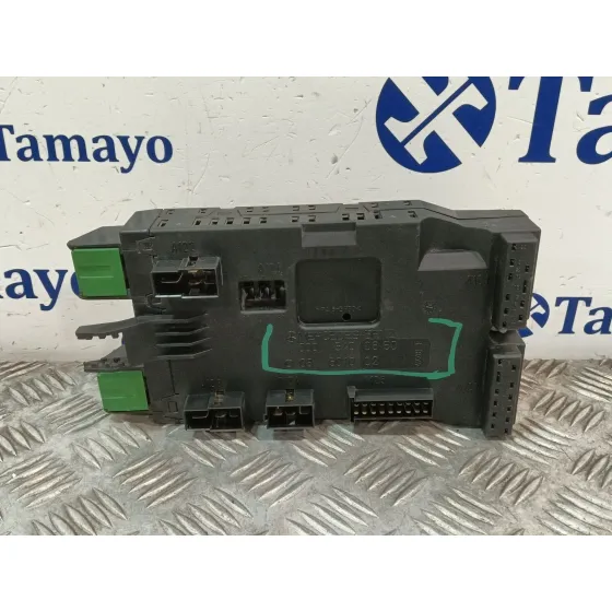 Caja Reles / Fusibles para Mercedes-Benz Vito (W638) Caja Cerrada