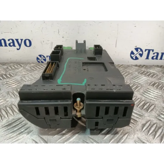 Caja Reles / Fusibles para Mercedes-Benz Vito (W638) Caja Cerrada