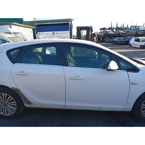 Puerta Delantera Derecha para Opel Astra J (P10)