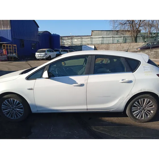 Puerta Delantera Izquierda para Opel Astra J (P10)
