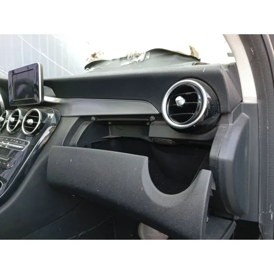 Guantera para Mercedes-Benz Clase C (W205)