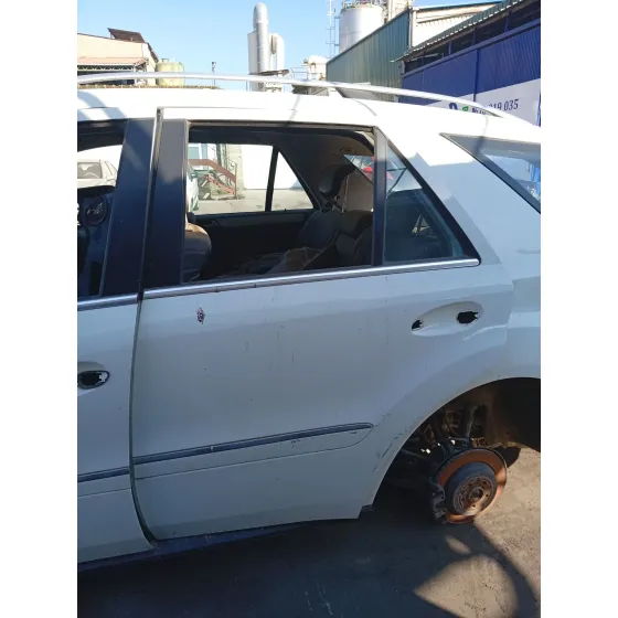 Puerta Trasera Izquierda para Mercedes-Benz Clase M (W164)