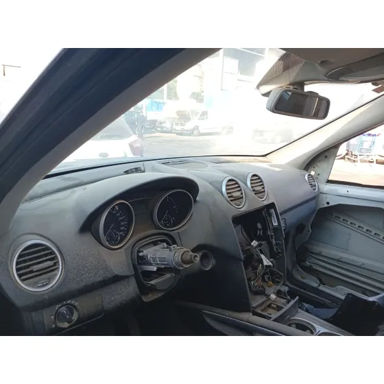 Salpicadero para Mercedes-Benz Clase M (W164)