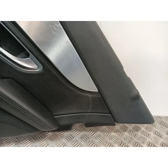 Guarnecido Puerta Trasera Derecha para Mercedes-Benz Clase C (W205)