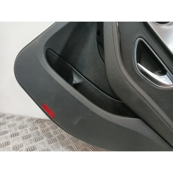 Guarnecido Puerta Trasera Derecha para Mercedes-Benz Clase C (W205)