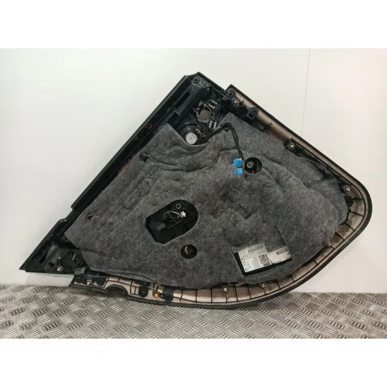 Guarnecido Puerta Trasera Derecha para Mercedes-Benz Clase C (W205)