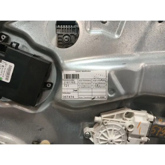 Elevalunas Delantero Derecho para Mercedes-Benz Clase M (W164)
