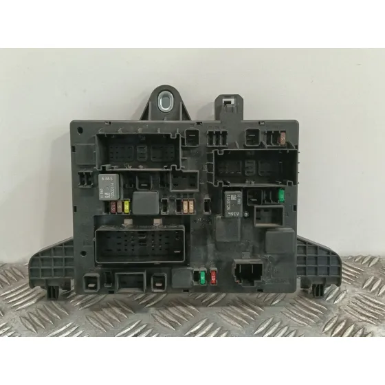 Caja Reles / Fusibles para Opel Astra J Lim.