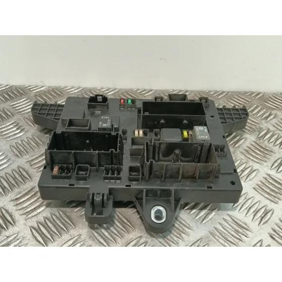 Caja Reles / Fusibles para Opel Astra J Lim.