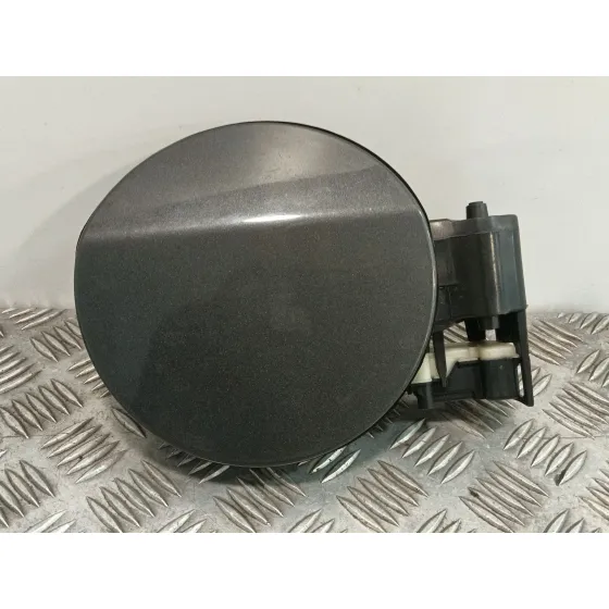 Tapa Exterior Combustible para Opel Astra J Lim.