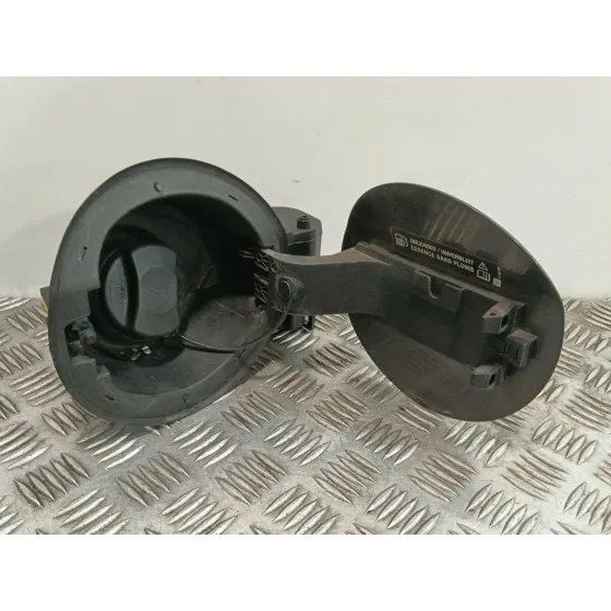 Tapa Exterior Combustible para Opel Astra J Lim.