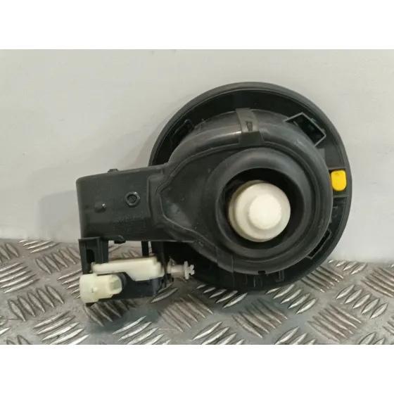 Tapa Exterior Combustible para Opel Astra J Lim.