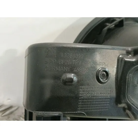 Tapa Exterior Combustible para Opel Astra J Lim.