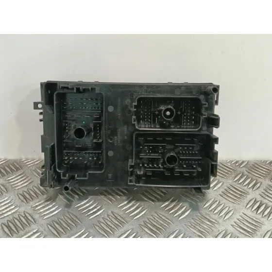 Caja Reles / Fusibles para Opel Astra J Lim.