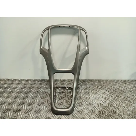 Moldura para Opel Astra J Lim.