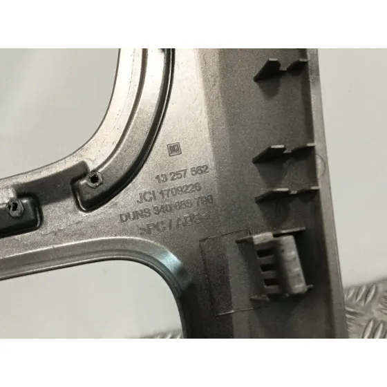 Moldura para Opel Astra J Lim.
