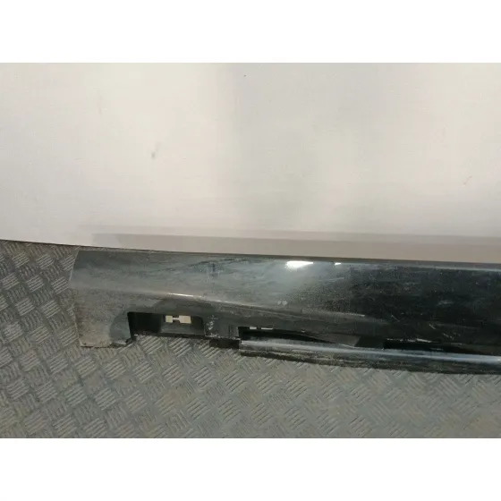 Faldon Lateral para Volvo V40 Hatchback (525)