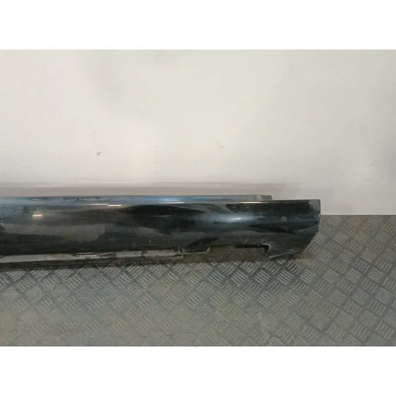 Faldon Lateral para Volvo V40 Hatchback (525)