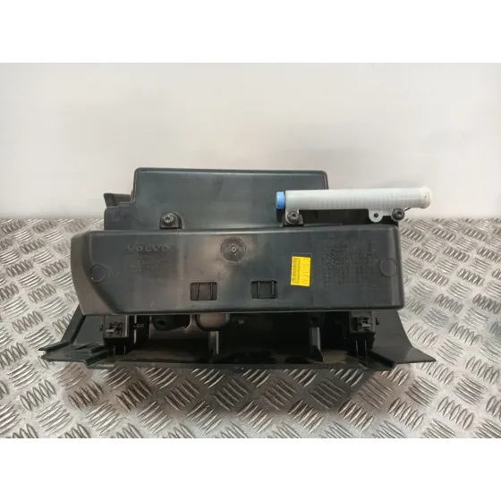 Guantera para Volvo V40 Hatchback (525)