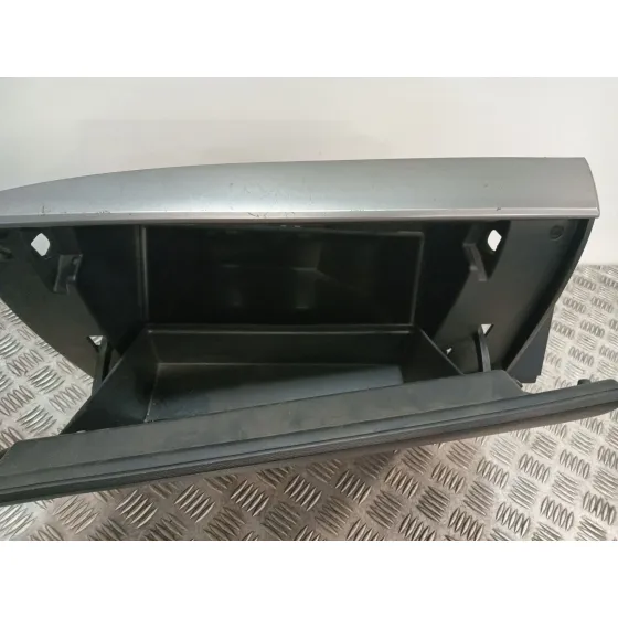 Guantera para Mazda 3 Lim. (Bl)