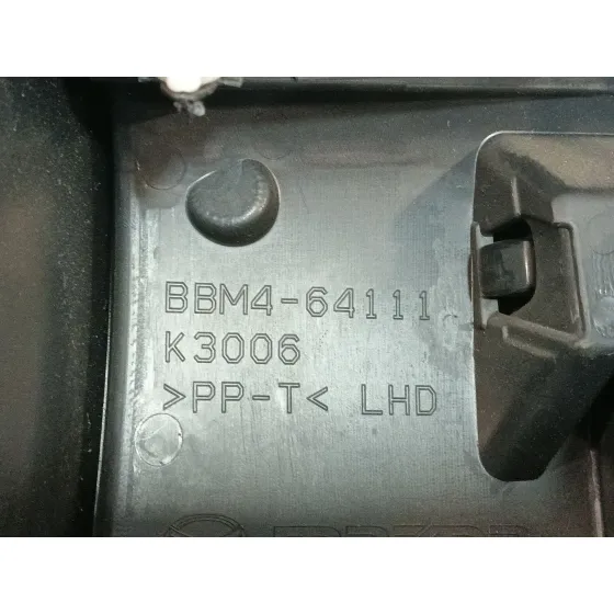 Guantera para Mazda 3 Lim. (Bl)
