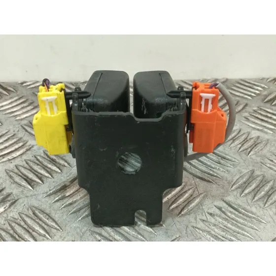 Enganche Cinturon Trasero Izquierdo para Volvo V40 Hatchback (525)