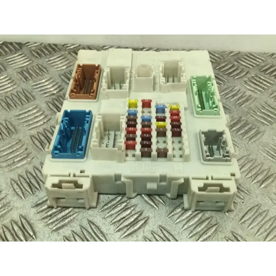 Caja Reles / Fusibles para Volvo V40 Hatchback (525)