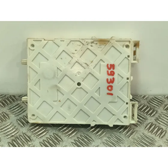 Caja Reles / Fusibles para Volvo V40 Hatchback (525)