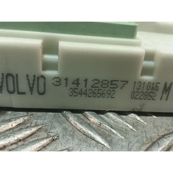Caja Reles / Fusibles para Volvo V40 Hatchback (525)