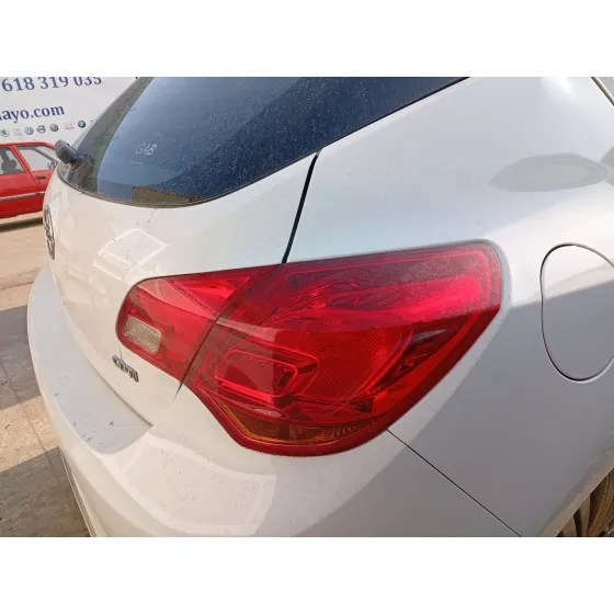 Piloto Trasero Derecho para Opel Astra J (P10)