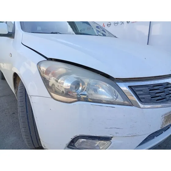 Faro Derecho para Kia Cee'd Hatchback (Ed)