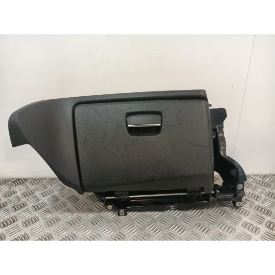 Guantera para Bmw 1 (E81)