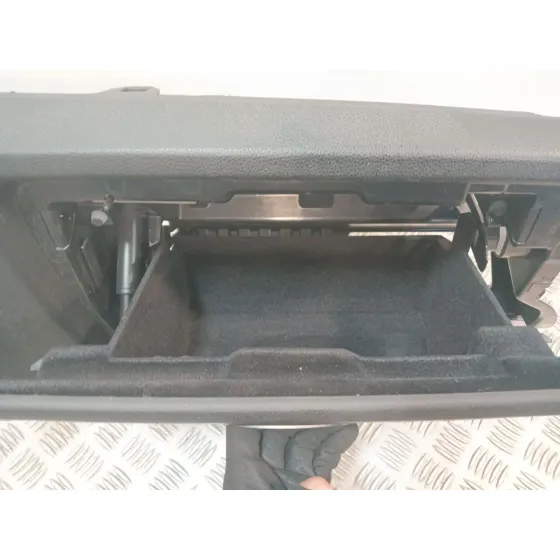 Guantera para Bmw 1 (E81)