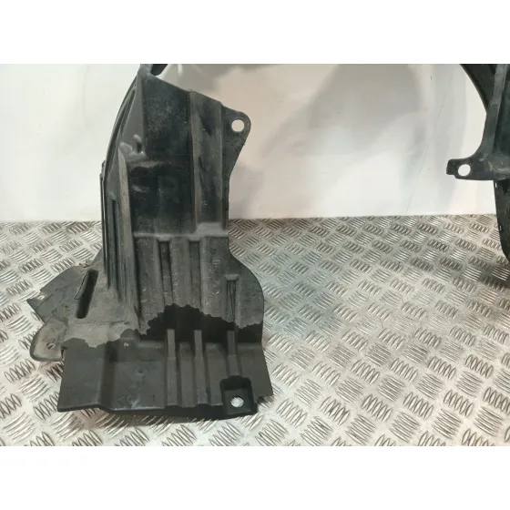 Plastico Paso Rueda Delantero Derecho para Nissan Micra Iii (K12)