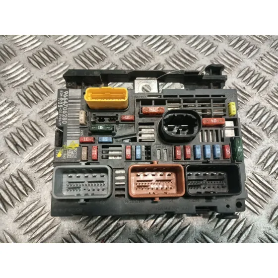 Caja Reles / Fusibles para Citroën C4 I (Lc_)