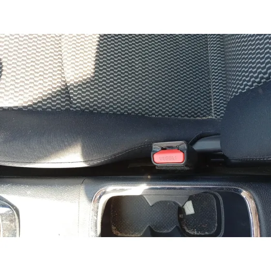 Enganche Cinturon Delantero Derecho para Nissan Pulsar Hatchback (C13)