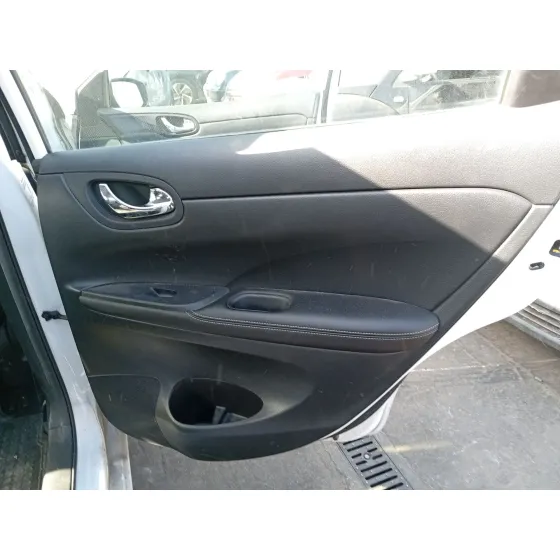 Guarnecido Puerta Trasera Derecha para Nissan Pulsar Hatchback (C13)