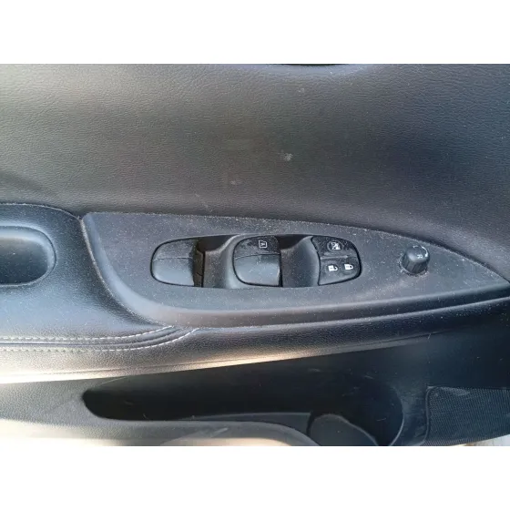 Mando Elevalunas Delantero Izquierdo para Nissan Pulsar Hatchback (C13)