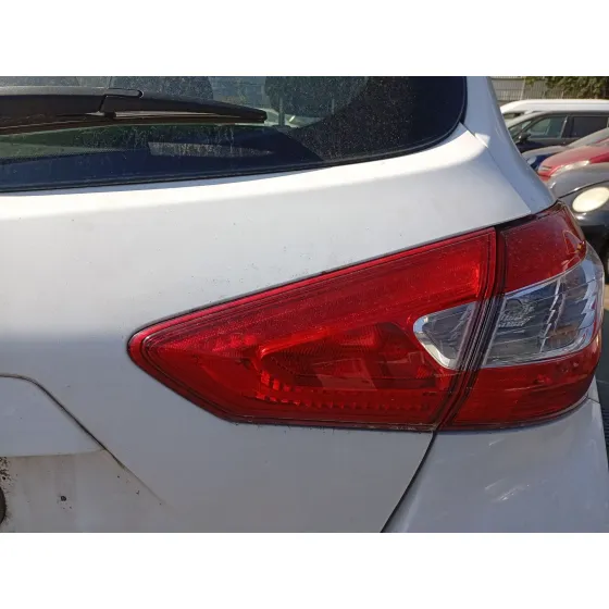 Piloto Trasero Derecho Interior para Nissan Pulsar Hatchback (C13)