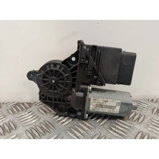 Motor Elevalunas Trasero Izquierdo para Volkswagen Golf V (1K1)