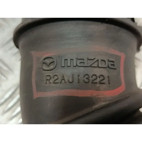 Tubo para Mazda 3 Lim. (Bl)