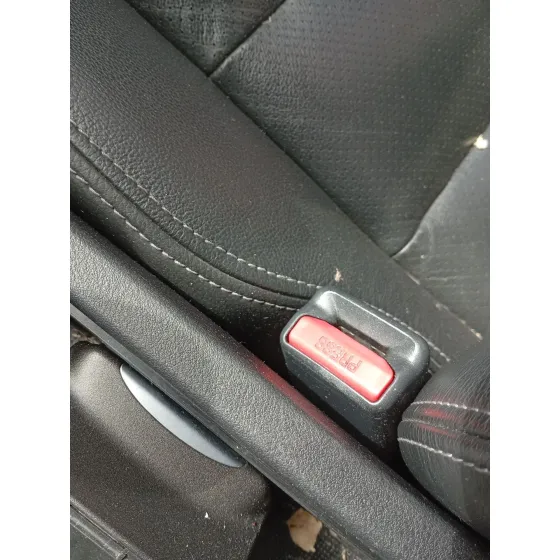 Enganche Cinturon Delantero Derecho para Honda Civic Viii Hatchback (Fn, Fk)