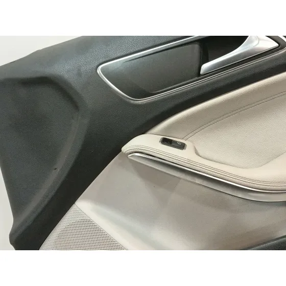Guarnecido Puerta Delantera Derecha para Mercedes-Benz Clase A (W176)