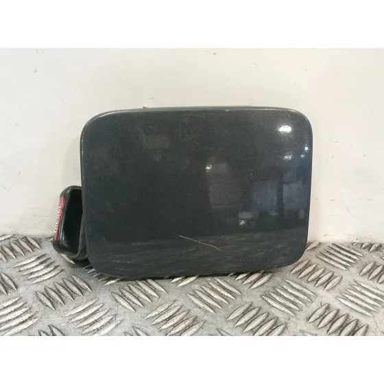 Tapa Exterior Combustible para Nissan Pathfinder (R51)